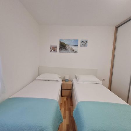Apartman "Flower Garden" Ražanac Exteriör bild