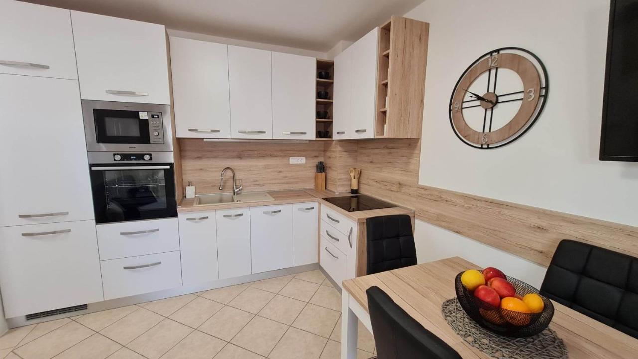 Apartman "Flower Garden" Ražanac Exteriör bild