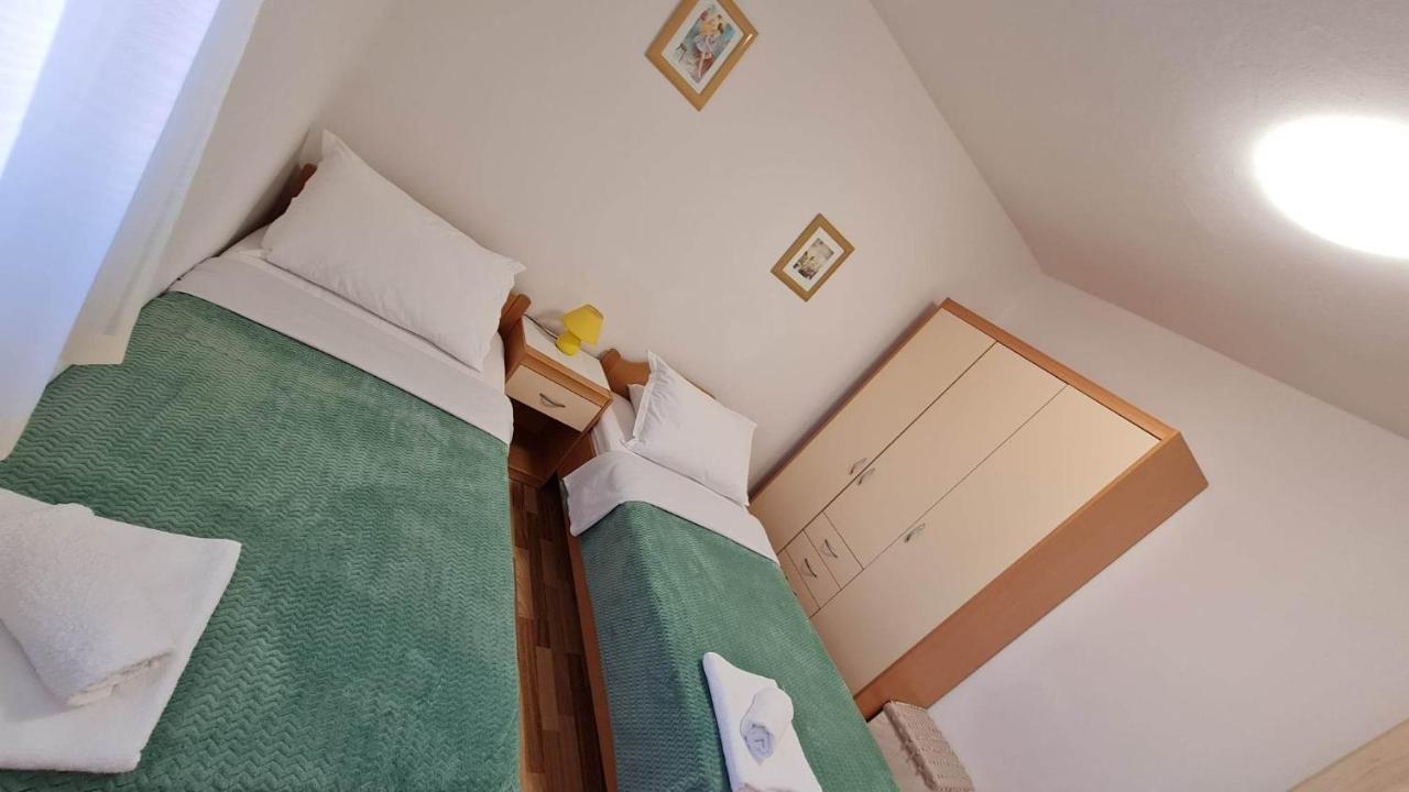 Apartman "Flower Garden" Ražanac Exteriör bild