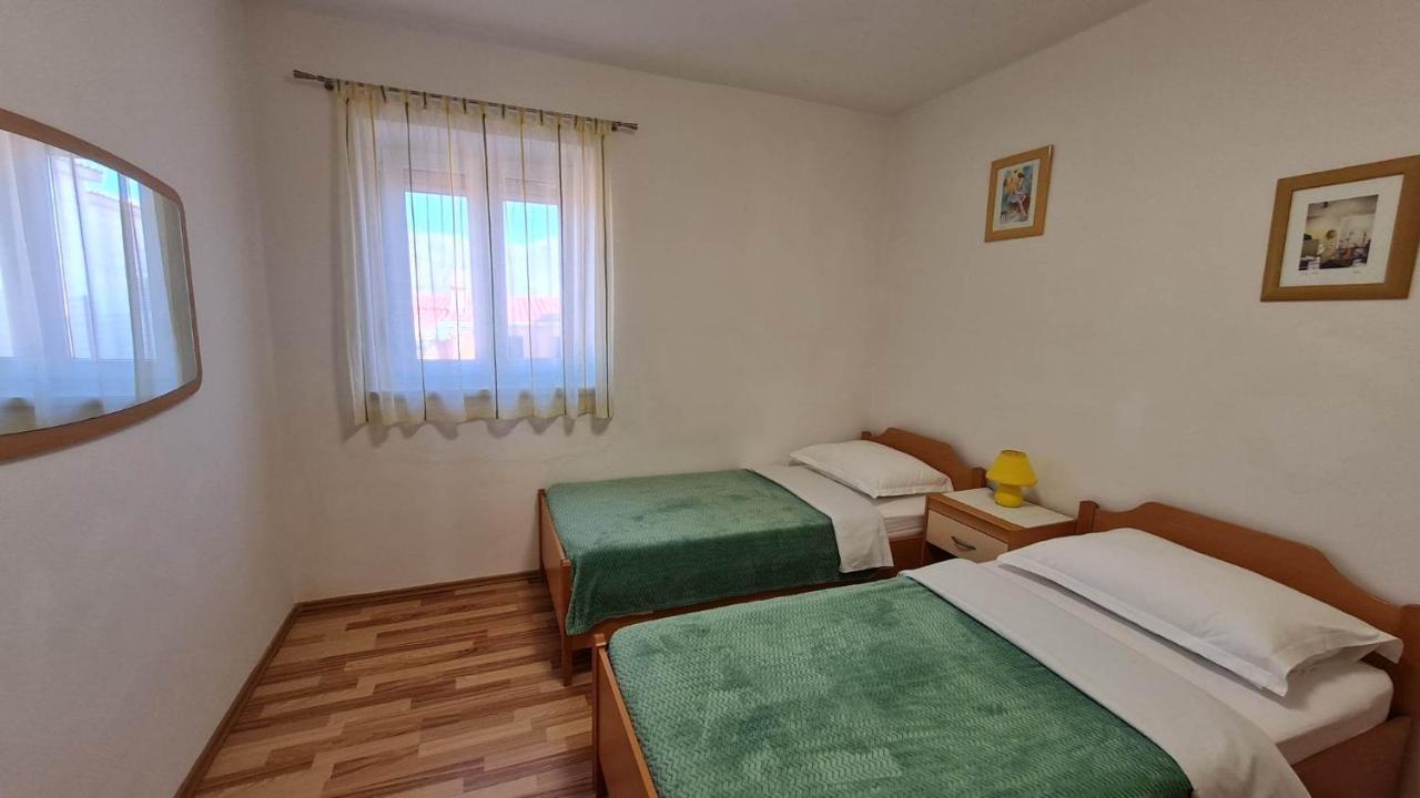 Apartman "Flower Garden" Ražanac Exteriör bild