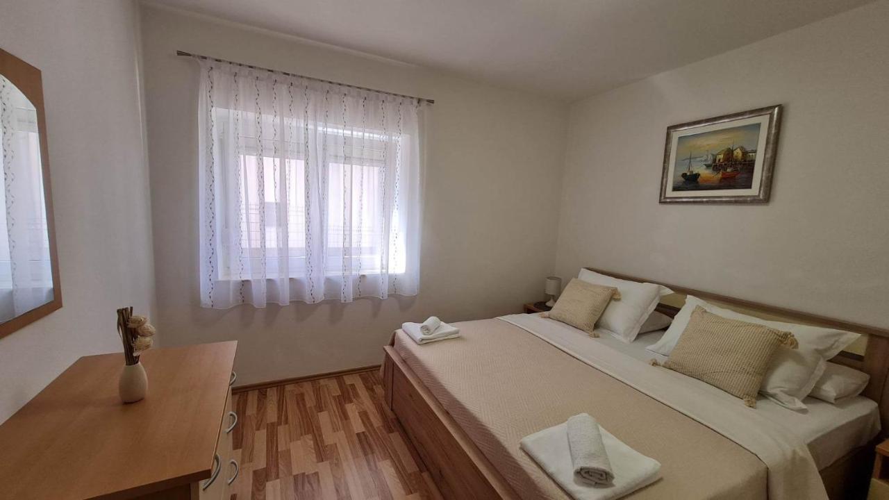 Apartman "Flower Garden" Ražanac Exteriör bild