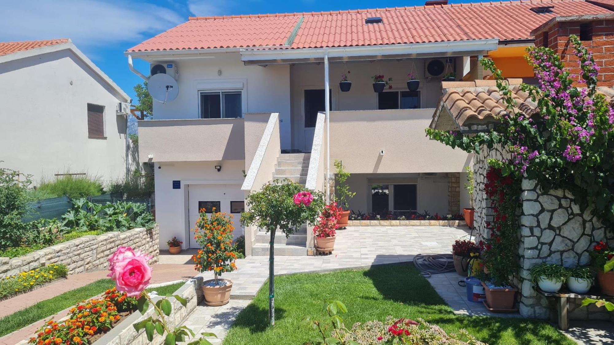 Apartman "Flower Garden" Ražanac Exteriör bild