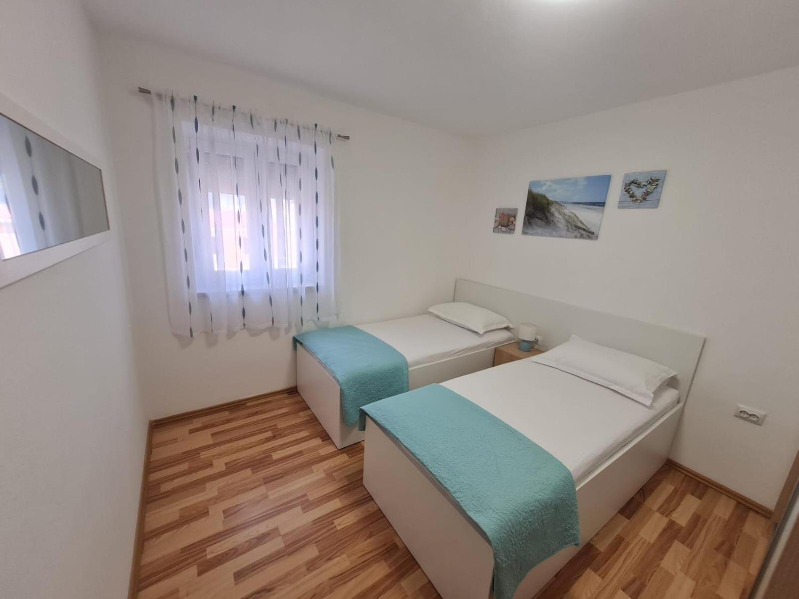 Apartman "Flower Garden" Ražanac Exteriör bild